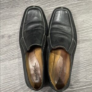 Natural Soul Black Leather Slip-On Loafers